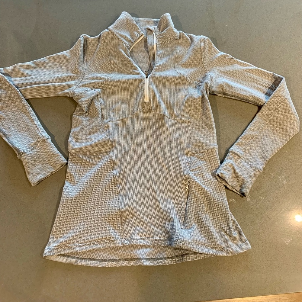 Lululemon Grey/White Half Zip Chevron Pullover (Size 6)